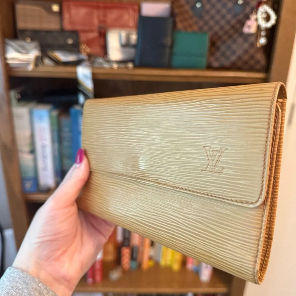 Pre-loved Authentic Louis Vuitton Tan Epi Leather Clutch - Picture 13 of 14